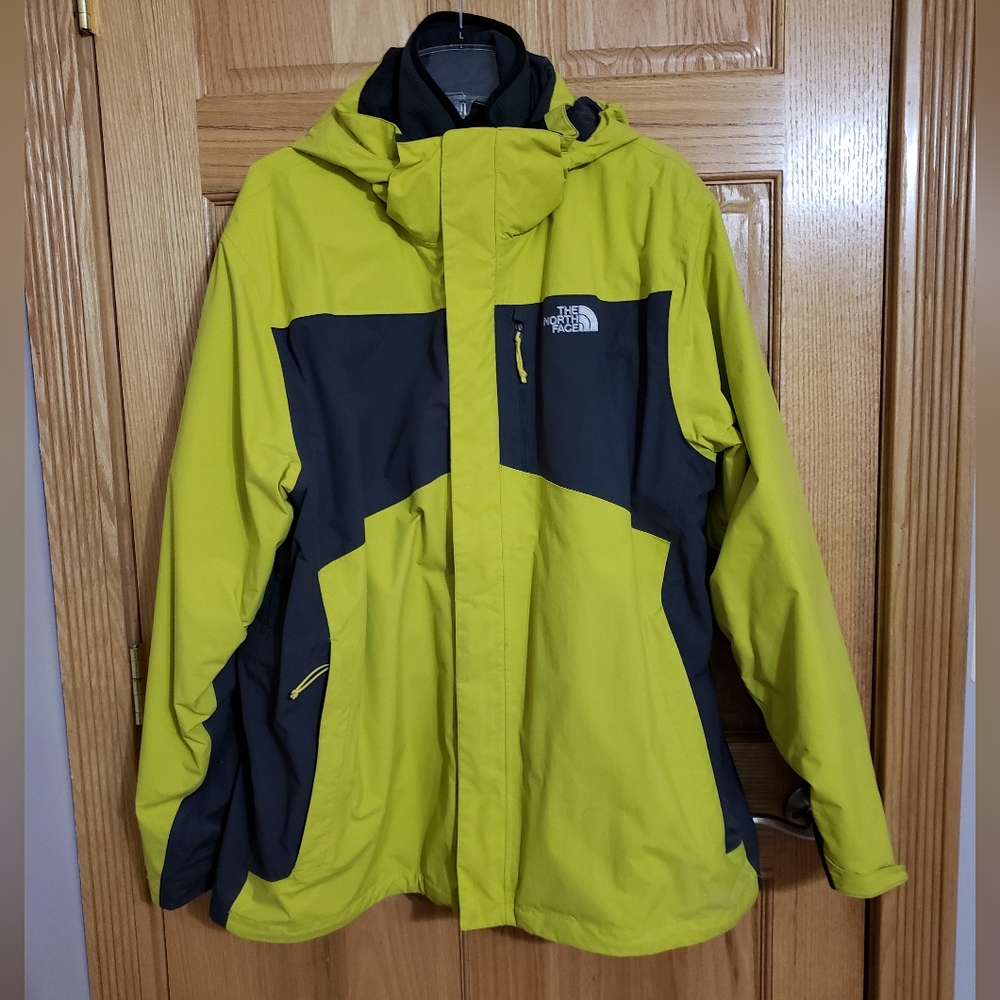 Men's Pre-owned The North Face Winter Coat with Zip-out Jacket.